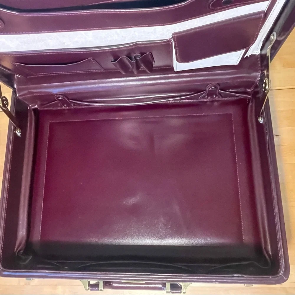 U.S. Luggage New York Burgundy Leather Vintage Expandable Briefcase